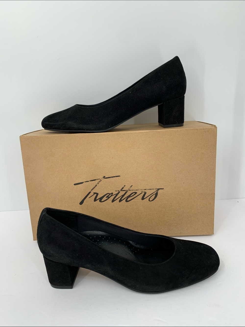Trotters Daria block heel classic pump black suede comfort women new 7.5